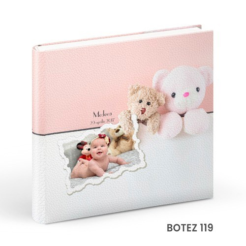 - Copertă delicată pentru album de botez cu tematică copilărie  - Model vesel de copertă album foto botez pentru fetiță/băiețel  - Album de botez cu copertă personalizată și design elegant  - Copertă colorată și jucăușă pentru albumele de botez.alinofotostudio,fotograf Botoșani ,fotograf Iași,fotograf Suceava ,Alin chirila fotograf, album botez, Photobook , servicii fotobotez,servicii foto video botez 