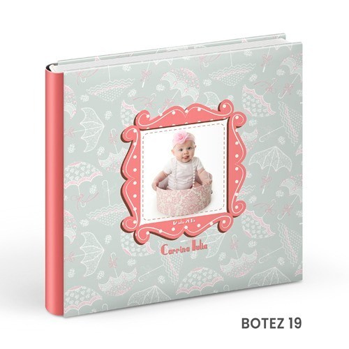 - Copertă delicată pentru album de botez cu tematică copilărie  - Model vesel de copertă album foto botez pentru fetiță/băiețel  - Album de botez cu copertă personalizată și design elegant  - Copertă colorată și jucăușă pentru albumele de botez.alinofotostudio,fotograf Botoșani ,fotograf Iași,fotograf Suceava ,Alin chirila fotograf, album botez, Photobook , servicii fotobotez,servicii foto video botez 