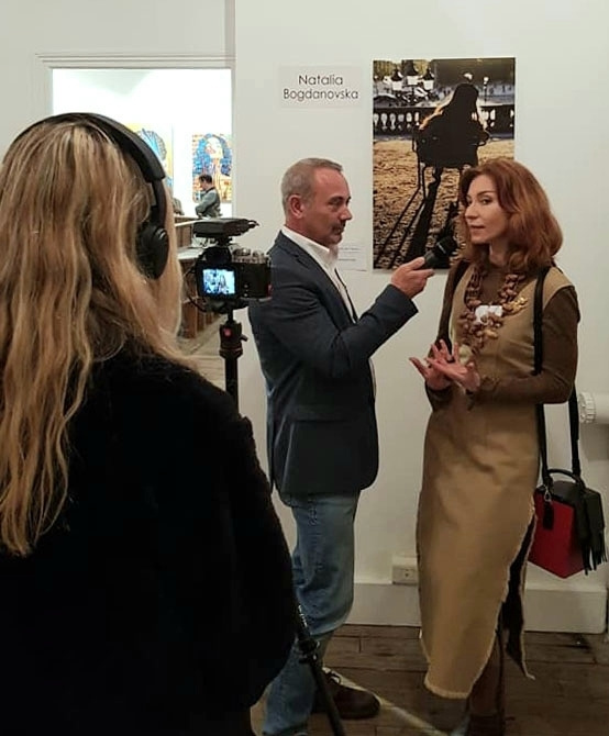 BIO, CRITIQUE ET CONTACT. Natalia Bogdanovska. Films et photographie corporate en France