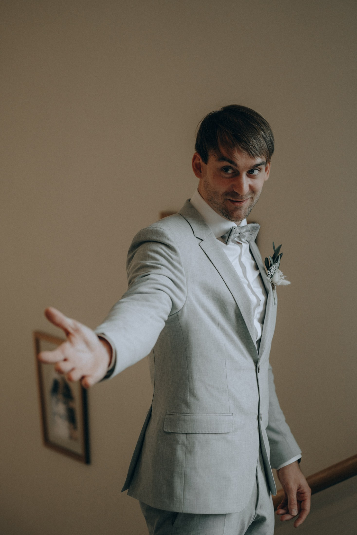 Жених в стильном костюме — свадебная съемка в Дрездене