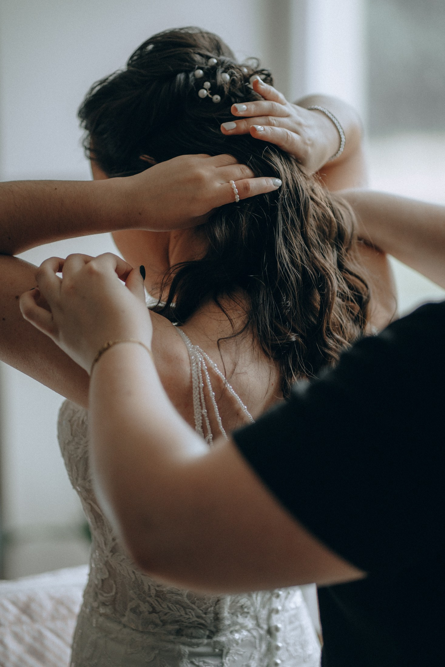 Сборы невесты перед церемонией - свадебный фотограф Дрезден, подготовка к свадьбе