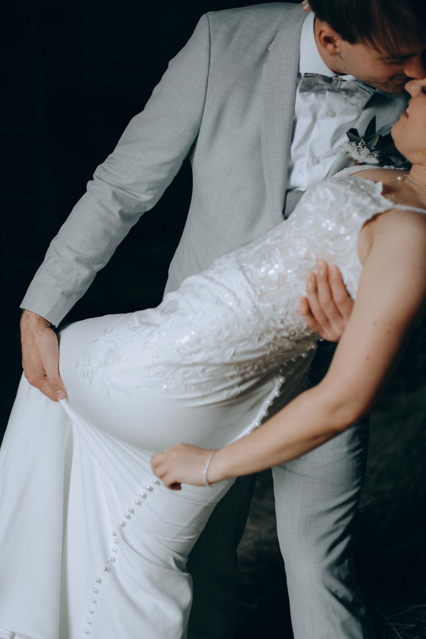 Свадебная фотосессия в Дрездене — танец невесты и жениха