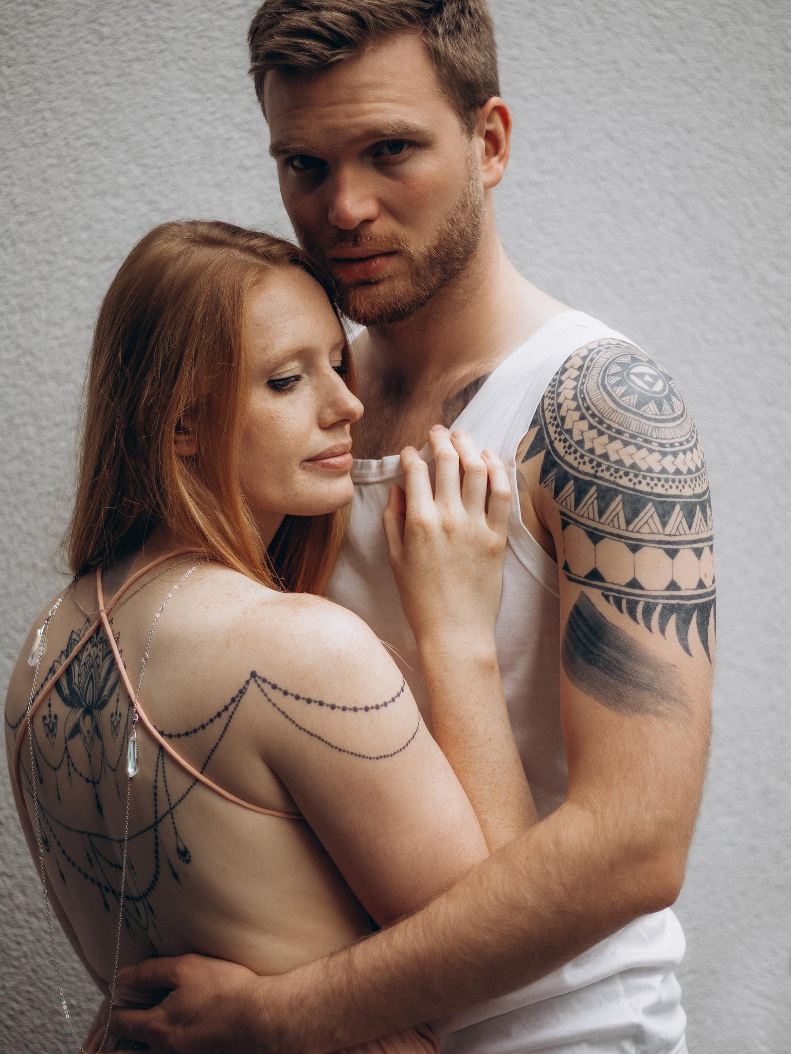 jagua and henna tattoo for men and women on the back and shoulders