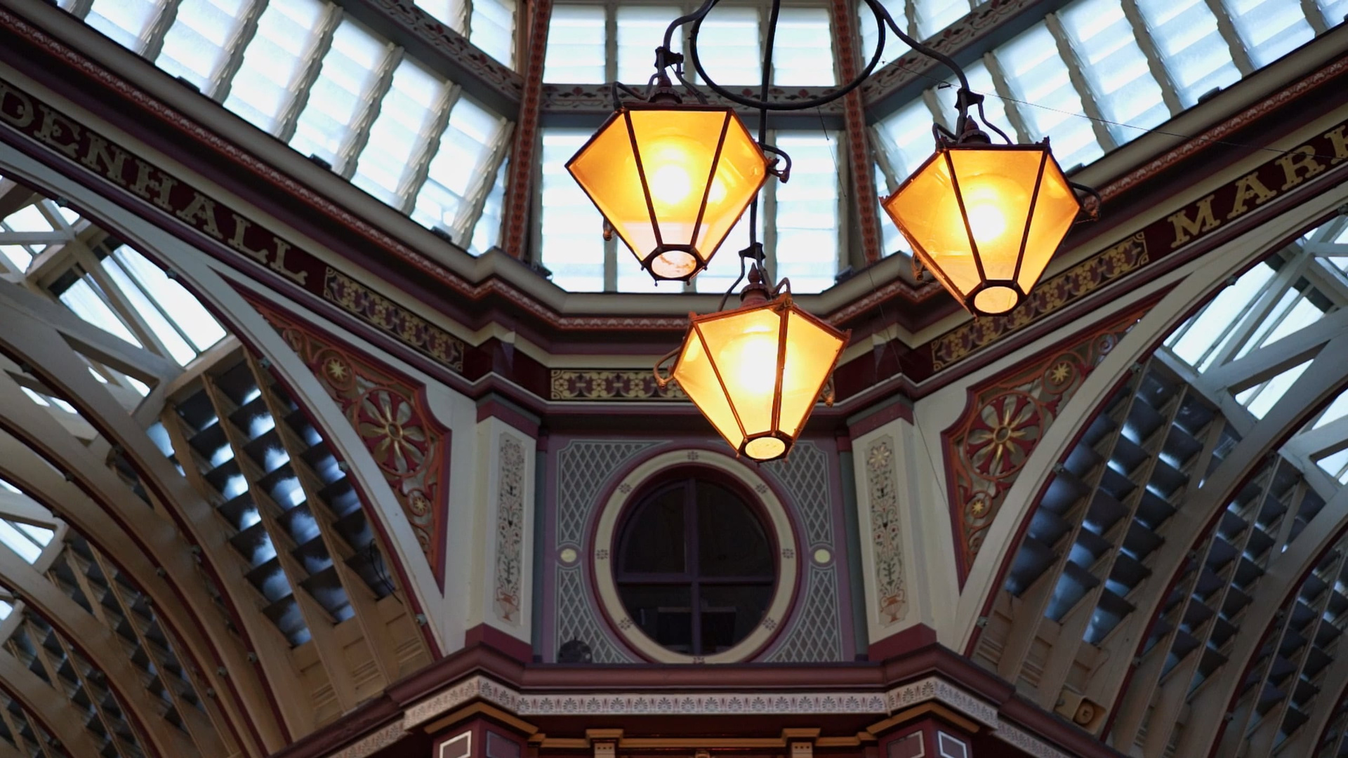 Warm Christmas engagement session in Central London. London portrait and family photographer