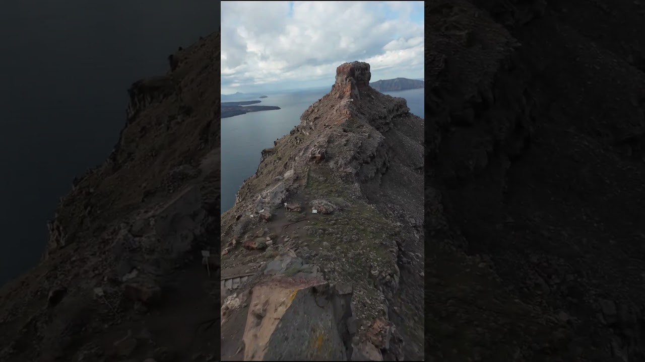 When is the best time to visit Santorini. Photographer in Santorini SokoLOVE Alex| Flying Dress Santorini